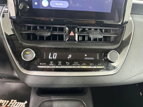 Used 2025 Toyota Corolla LE FWD image 20