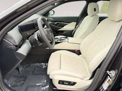 Certified 2025 BMW 530i xDrive 530i xDrive image 9