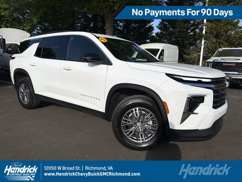 Used 2025 Chevrolet Traverse LT w/ Driver Confidence Package FWD image 1