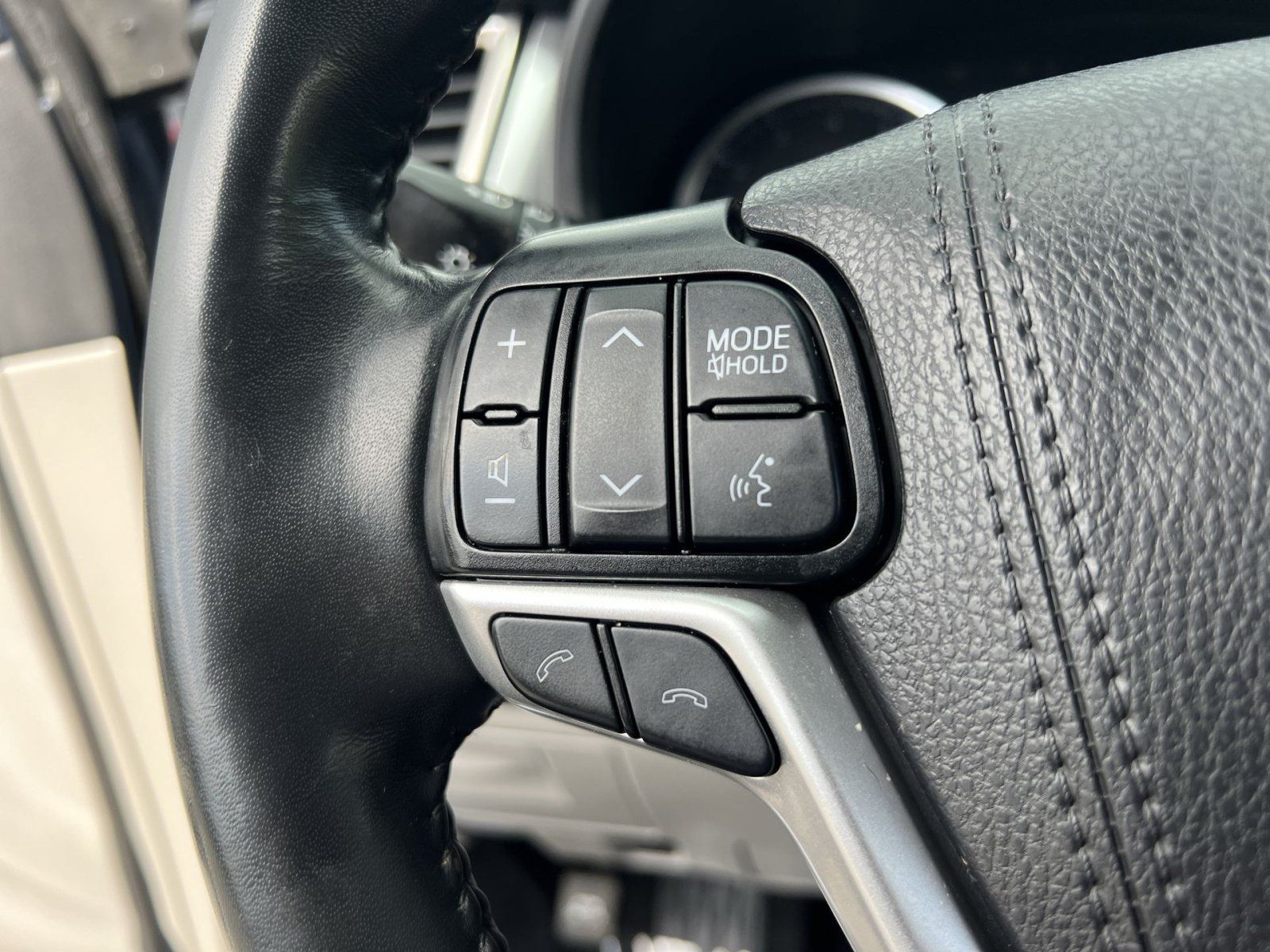 Used 2019 Toyota Highlander Limited AWD/4WD image 33