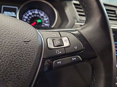 Used 2018 Volkswagen Tiguan SE image 25