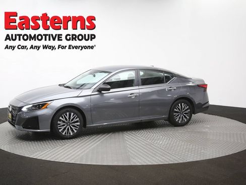 Used 2025 Nissan Altima 2.5 SV FWD image 57