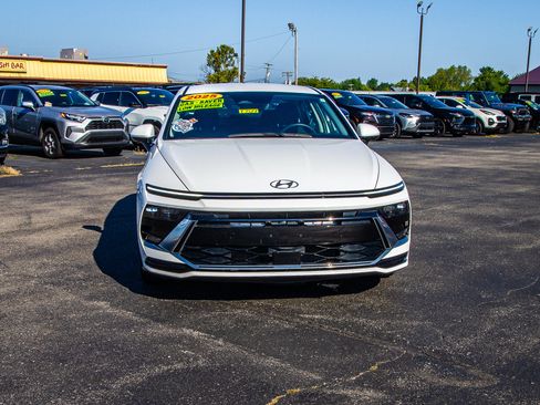 Used 2025 Hyundai Sonata SEL FWD image 2