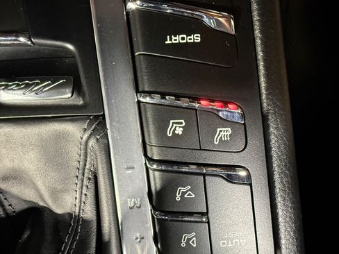 Used 2017 Porsche Macan GTS AWD/4WD image 40