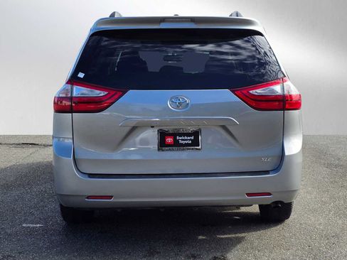 Used 2017 Toyota Sienna XLE image 6