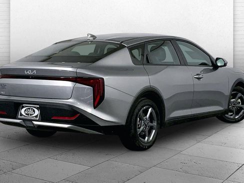 Used 2025 Kia K4 FWD image 13