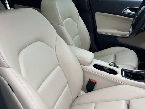 Used 2017 Mercedes-Benz GLA 250 4MATIC image 27