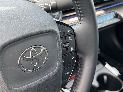 Used 2025 Toyota Prius XLE FWD image 33