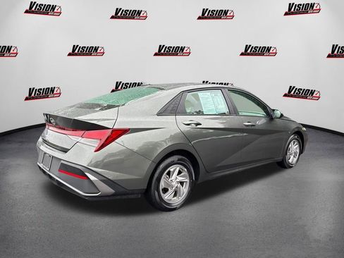 Certified 2025 Hyundai Elantra SE image 5