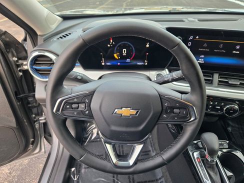 Certified 2025 Chevrolet Trax LT w/ LT Convenience Package image 31