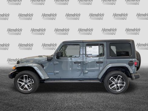 Used 2024 Jeep Wrangler Unlimited w/ Convenience Group AWD/4WD image 7