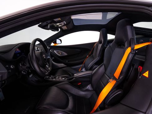 Used 2023 McLaren GT RWD image 19