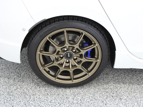 Used 2024 Volkswagen Golf R AWD/4WD image 6