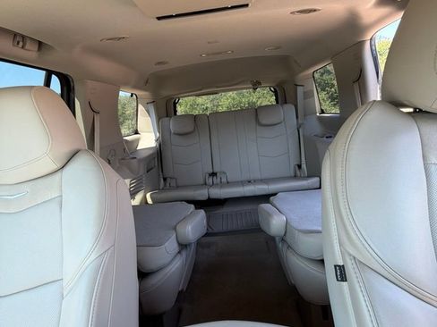 Used 2020 Cadillac Escalade Luxury AWD/4WD image 33