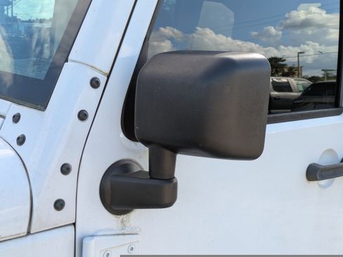 Used 2018 Jeep Wrangler Unlimited Sport S image 12