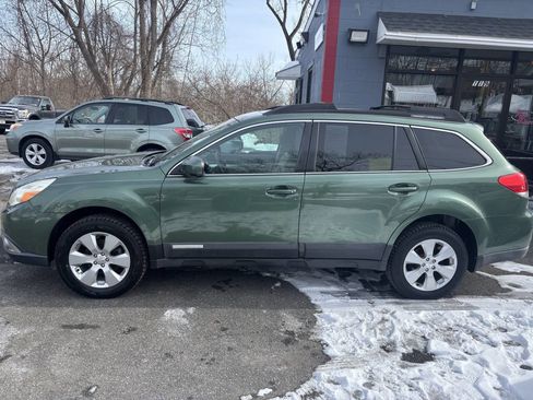 Used 2011 Subaru Outback 2.5i Premium image 2