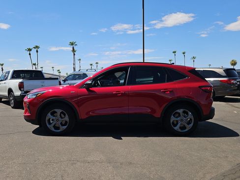 Used 2025 Ford Escape ST-Line w/ Tech Pack #1 FWD image 9