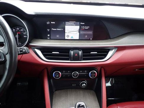 Used 2021 Alfa Romeo Stelvio Ti w/ Nero Edizione AWD/4WD image 18