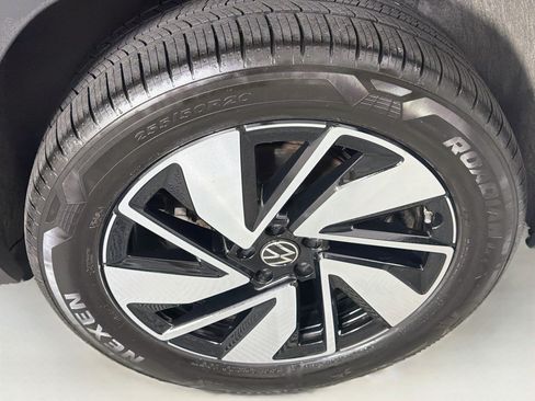 Used 2025 Volkswagen Atlas SE FWD image 11
