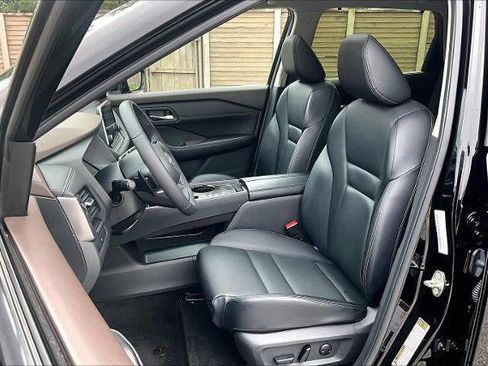 Used 2023 Nissan Rogue SV w/ SV Premium B Package FWD image 8