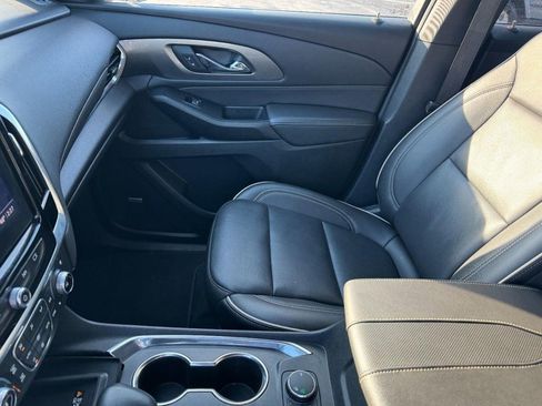 Used 2023 Chevrolet Traverse Premier image 17