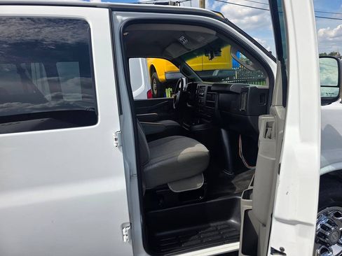 Used 2018 Chevrolet Express 3500 LT w/ LT Preferred Equipment Group RWD image 13