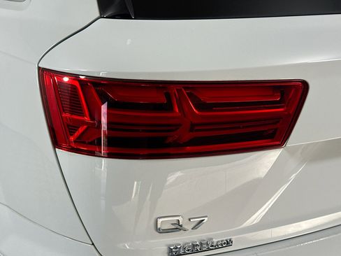 Used 2018 Audi Q7 3.0T Prestige w/ Prestige Package image 36