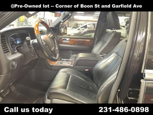Used 2015 Lincoln Navigator 4WD image 14