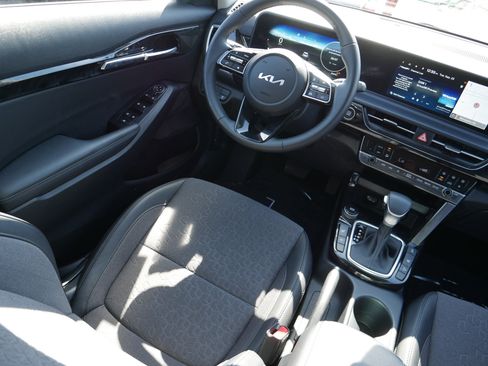 Certified 2024 Kia Seltos X-Line image 9