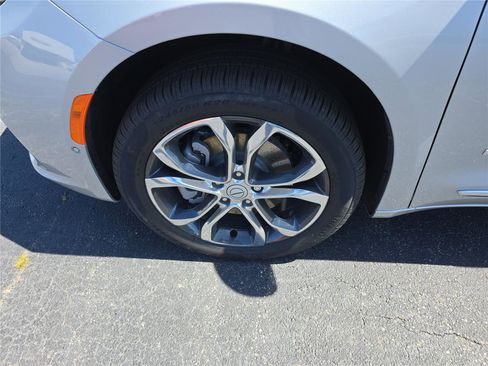 New 2026 Chrysler Pacifica Pinnacle image 11