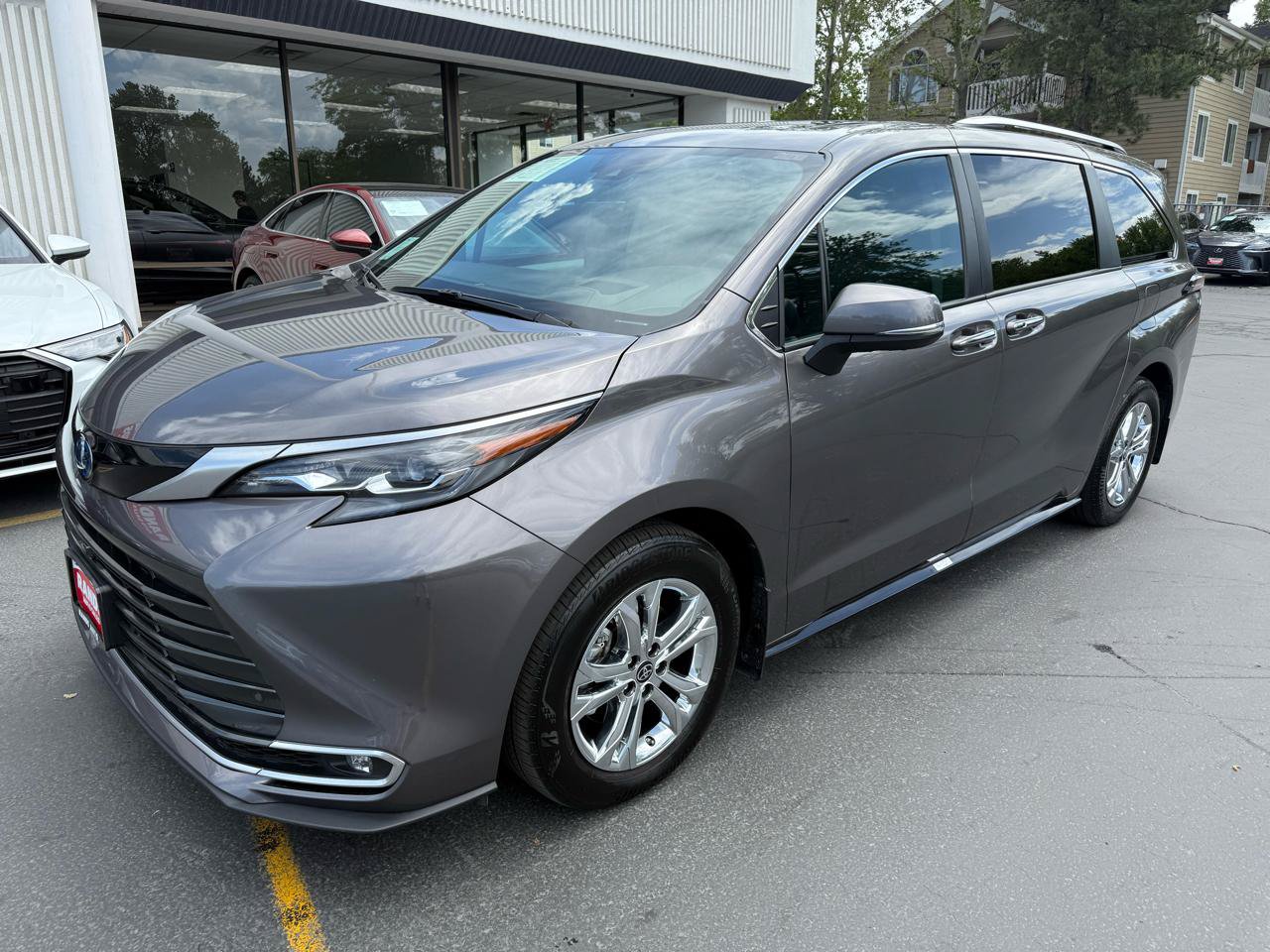 Used 2024 Toyota Sienna Platinum AWD/4WD image 15