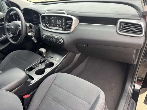 Used 2019 Kia Sorento AWD image 10