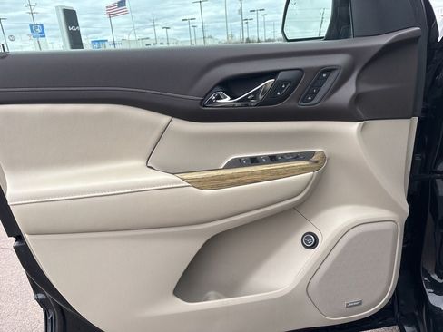 Used 2019 GMC Acadia Denali AWD/4WD image 12