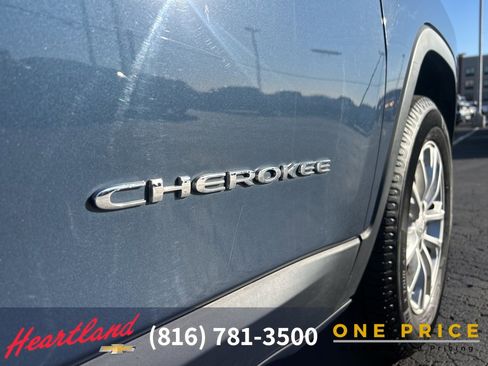 Used 2020 Jeep Cherokee Latitude image 12