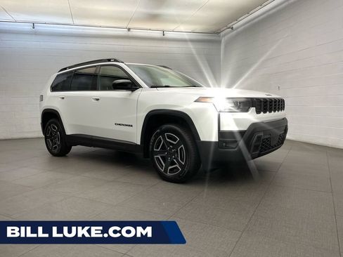 New 2026 Jeep Cherokee Laredo AWD/4WD image 1