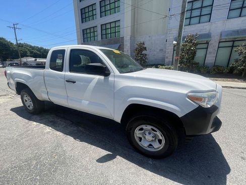 Used 2018 Toyota Tacoma SR RWD image 14