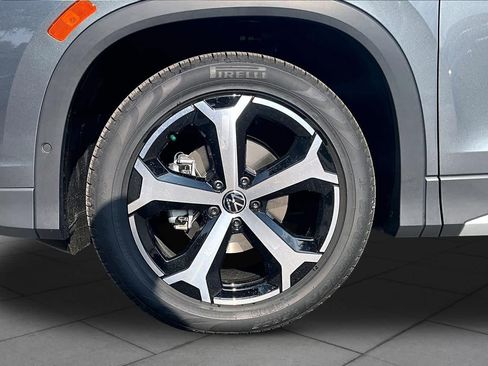 New 2026 Volkswagen Tiguan SE FWD image 11