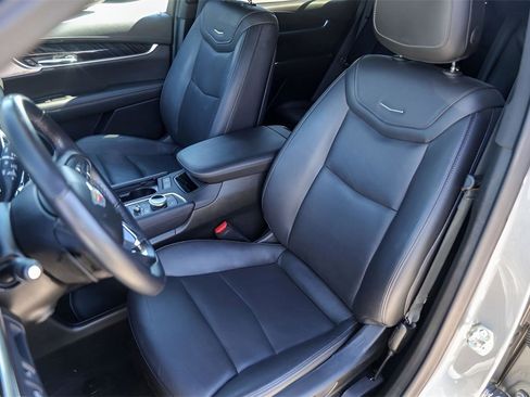 Used 2025 Cadillac XT6 Premium Luxury image 7