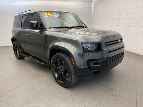Used 2025 Land Rover Defender 110 X-Dynamic SE AWD/4WD image 4