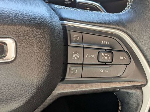 Used 2022 Jeep Grand Cherokee L Limited AWD/4WD image 28
