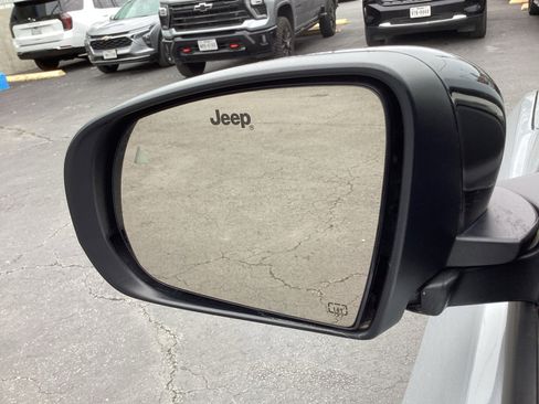 Used 2024 Jeep Compass Latitude image 29