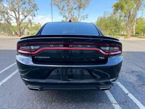 Used 2017 Dodge Charger R/T w/ Plus Group RWD image 5
