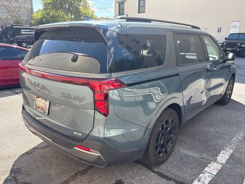 Used 2025 Kia Carnival SX w/ SX Dark Edition Package FWD image 3