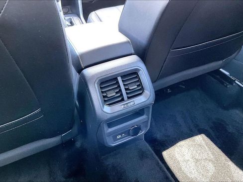 Used 2023 Volkswagen Tiguan SE AWD/4WD image 11