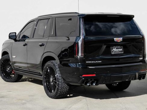 Used 2025 Cadillac Escalade V w/ LPO, Floor Liner Package image 11