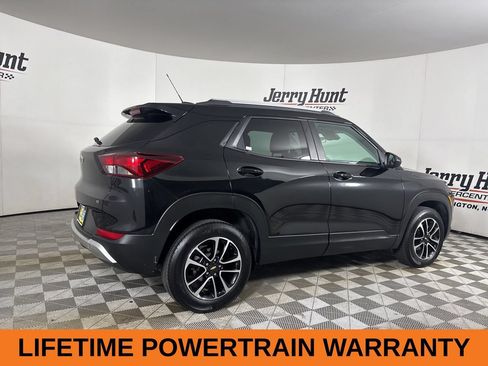 Used 2025 Chevrolet TrailBlazer LT AWD/4WD image 5