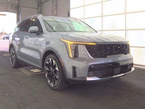 Certified 2024 Kia Sorento SX FWD image 3