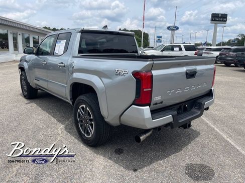 Used 2025 Toyota Tacoma TRD Sport AWD/4WD image 12