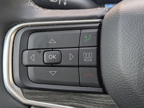 Used 2024 Jeep Wagoneer L Series II RWD image 17