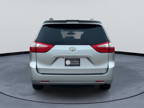 Used 2018 Toyota Sienna XLE FWD image 4